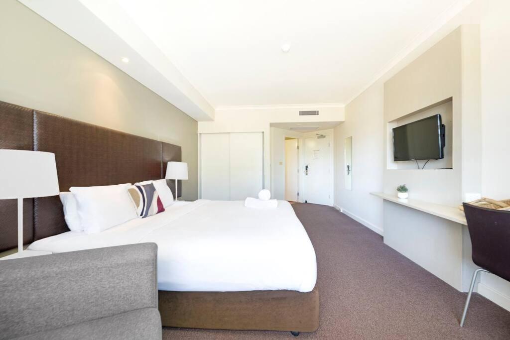 'Towering Palms' Resort-Style Apartment With A Separate Studio Darwin Exterior photo